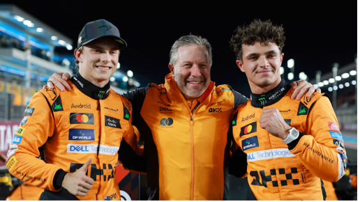 Oscar Piastri wygrywa Sprint o Grand Prix Kataru po tym, jak Lando Norris przepuszcza go na ostatnim zakręcie.