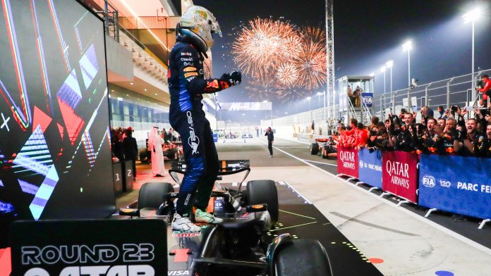Max Verstappen skvěle vyhrál dramatickou Velkou cenu Kataru