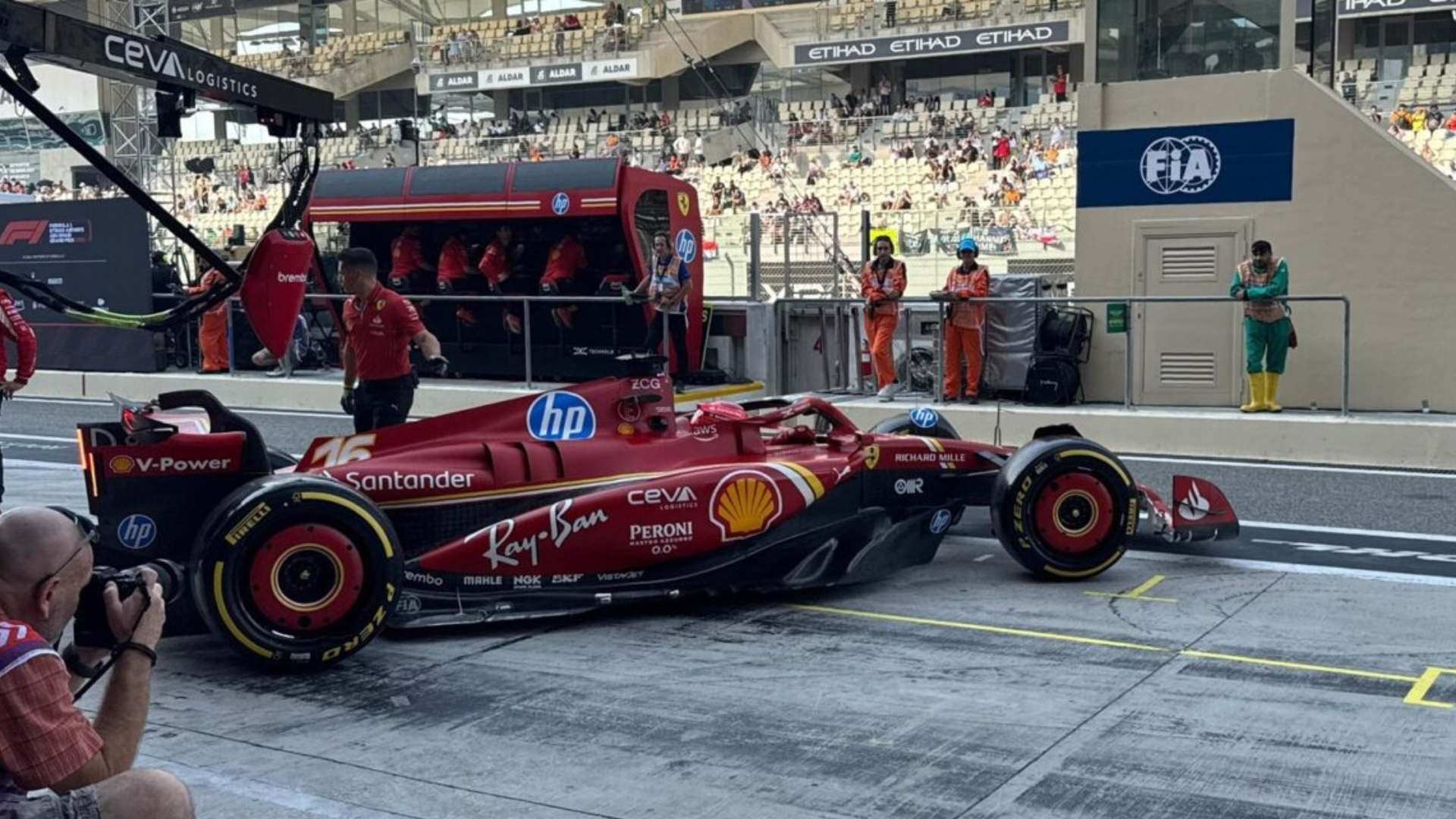 Charles Leclerc lidera los primeros entrenamientos libres de Abu Dhabi