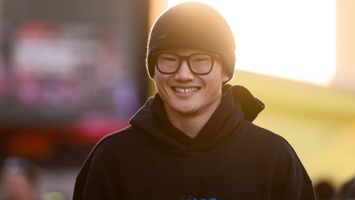 Yuki Tsunoda maakt zijn debuut bij Red Bull tijdens de F1-test na het seizoen