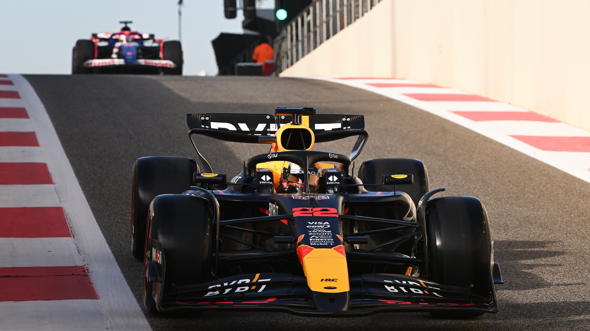 Familiar faces seen wearing different colours at F1 post-season testing