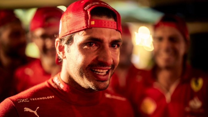 Ferrari verabschiedet sich von Carlos Sainz mit einem Vater-Sohn-Tag