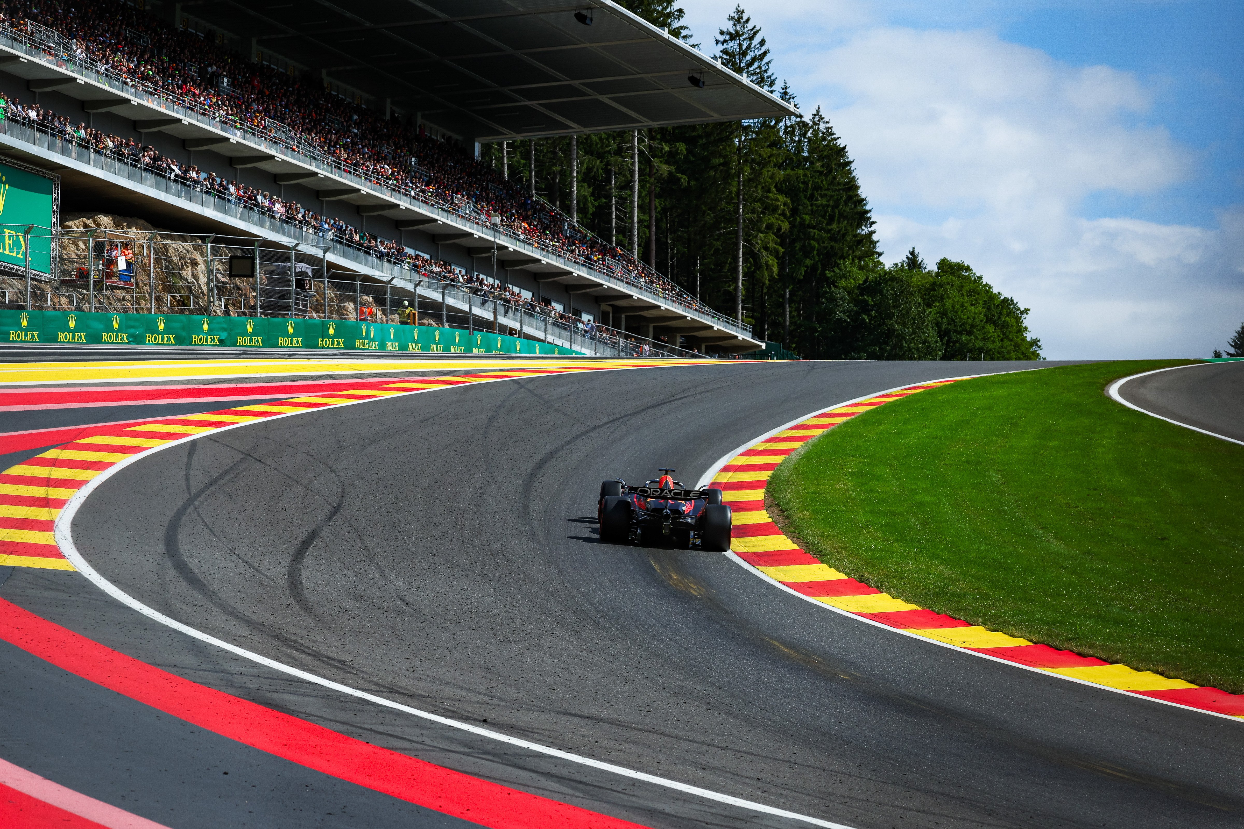 Vivete un indimenticabile Gran Premio di F1 a Spa con l'emozione di campeggiare proprio accanto al circuito!