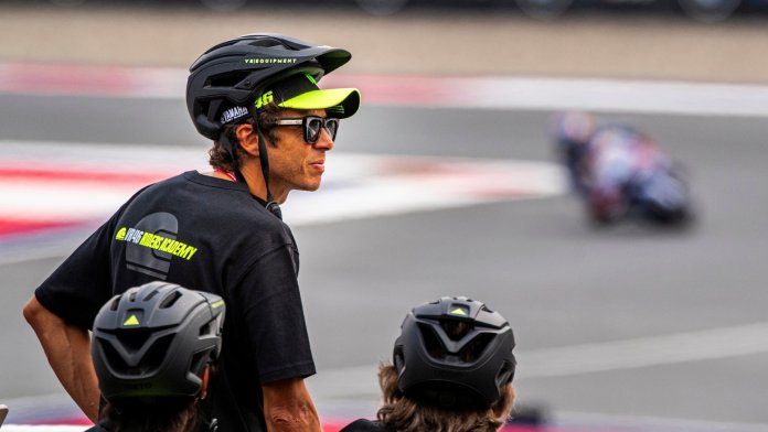 Předsevzetí Valentina Rossiho pro rok 2025: MotoGP pressence a transformace VR46