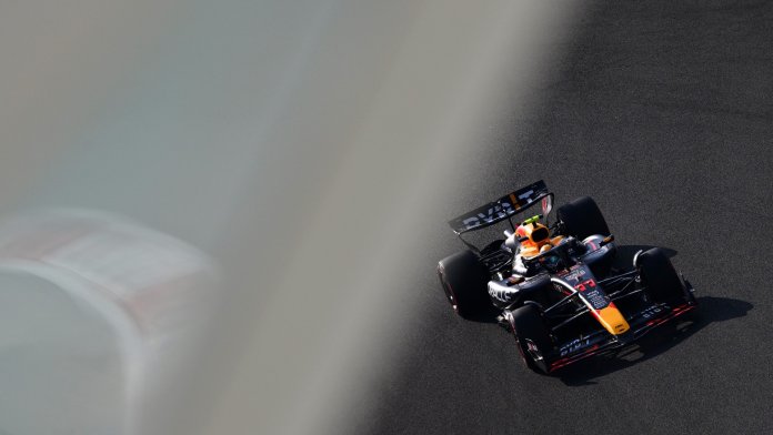 Weekly F1 round-up: Lewis Hamilton officially Ferrari driver, Oscar Piastri ready to win the championship