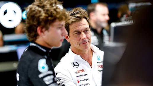 Toto Wolff temeva la replica di Max Verstappen con Kimi Antonelli prima della partenza di Lewis Hamilton