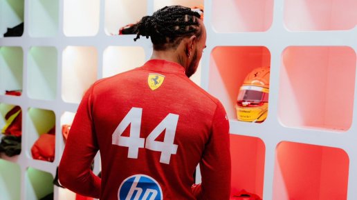 Cotygodniowe podsumowanie F1&MotoGP: Debiutancki test Lewisa Hamiltona z Ferrari i rosnące zadłużenie KTM-a