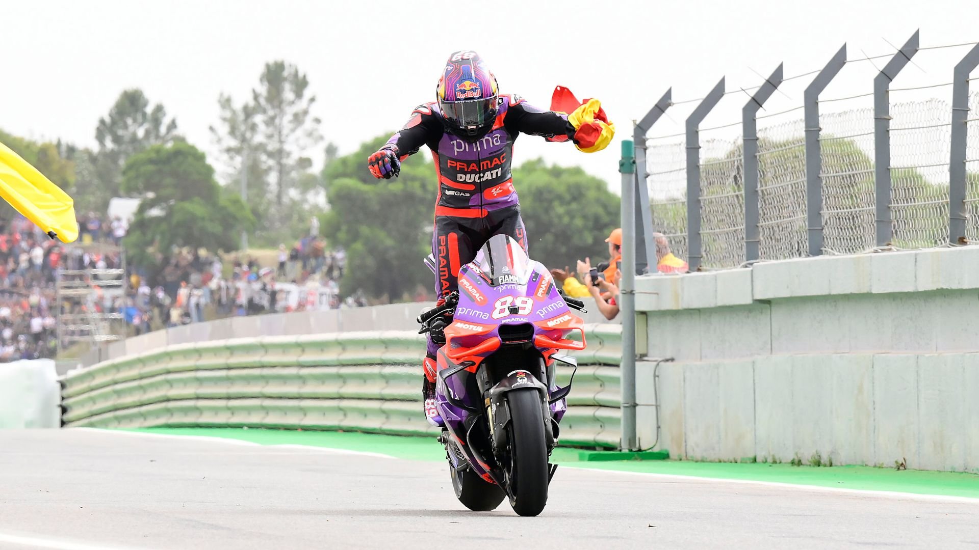 Jorge Martín remporte la course et prend la tête du championnat