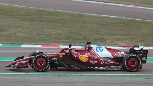 Ferrari SF-25 poprvé na trati během shakedownu ve Fioranu