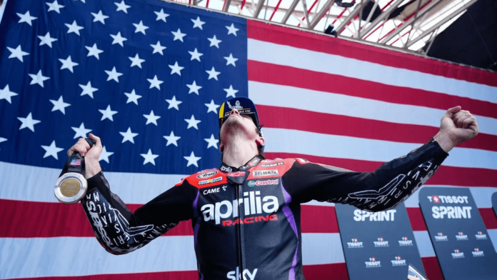 Maverick Viñales vyhrál závod po špatném startu