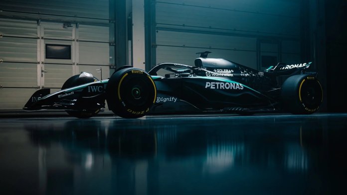 Mercedes odhalil první snímky vozu W16