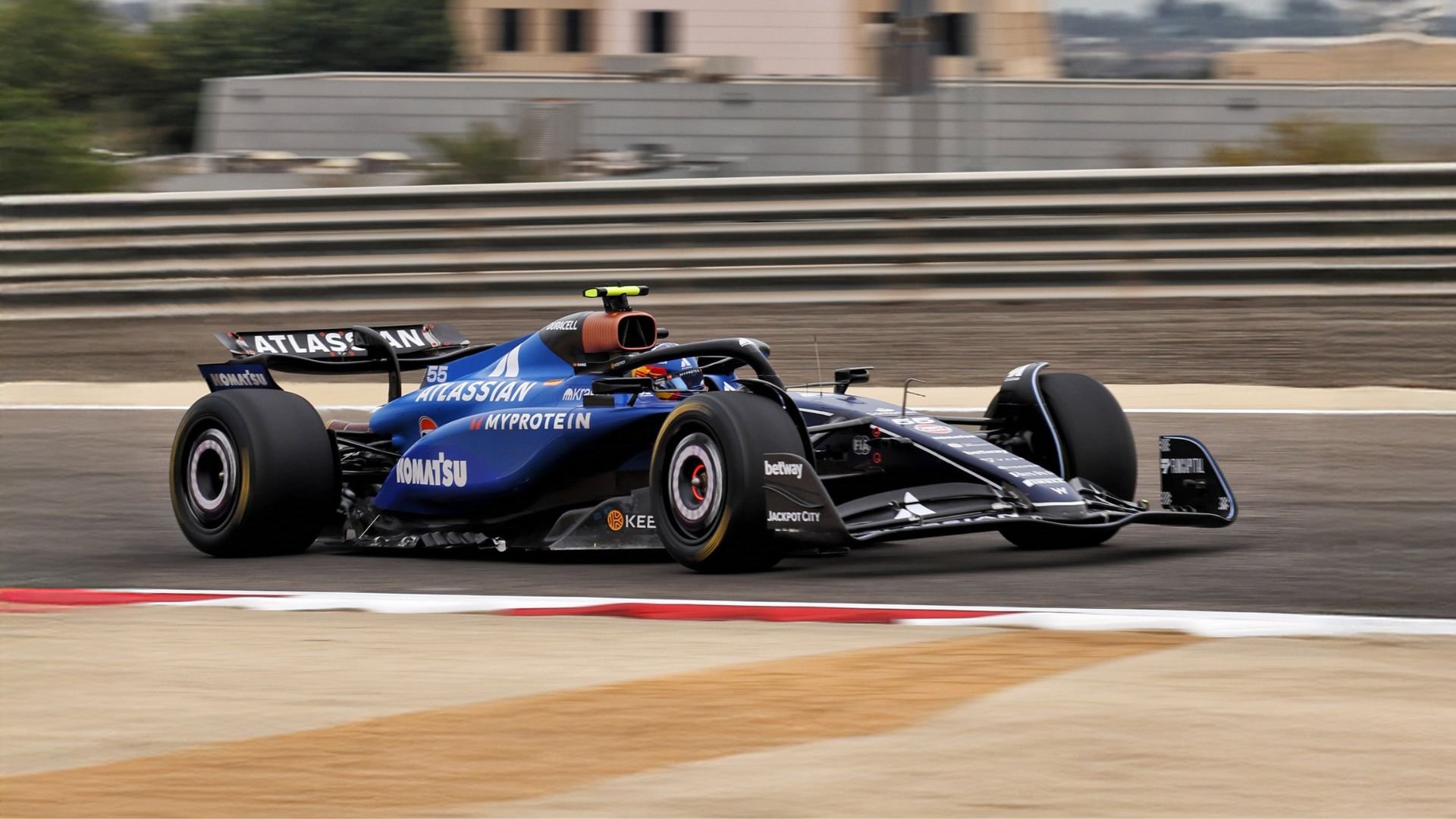 Carlos Sainz nejrychlejší ve čtvrtečním odpoledni předsezónních testů