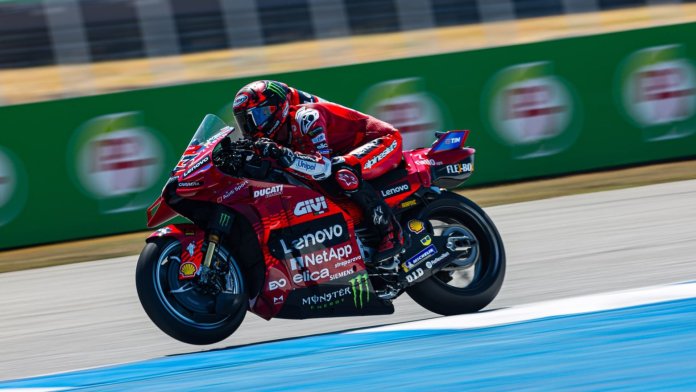 Francesco Bagnaia naštvaný kvůli nákladné chybě kontroly závodu MotoGP při žluté vlajce