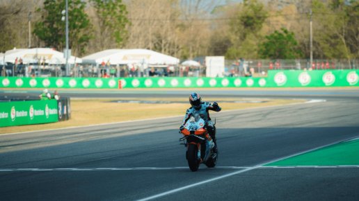 Ai Ogura maakt indruk bij zijn MotoGP-debuut in Thailand