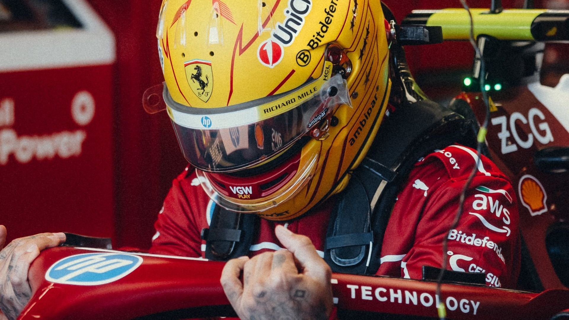 Lewis Hamilton se chce po špatném debutu u Ferrari posunout vpřed