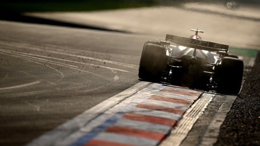 Kolik týmů bylo nuceno před GP Číny upravit zadní křídlo?