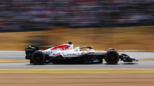 Max Verstappen sebral jezdcům McLarenu pole position na VC Japonska