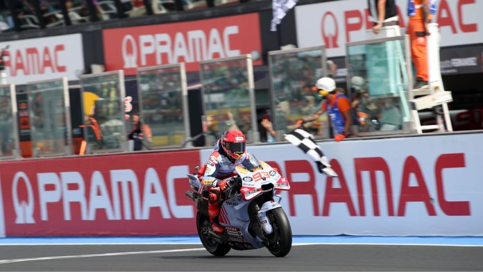 MotoGP explained: Flag system