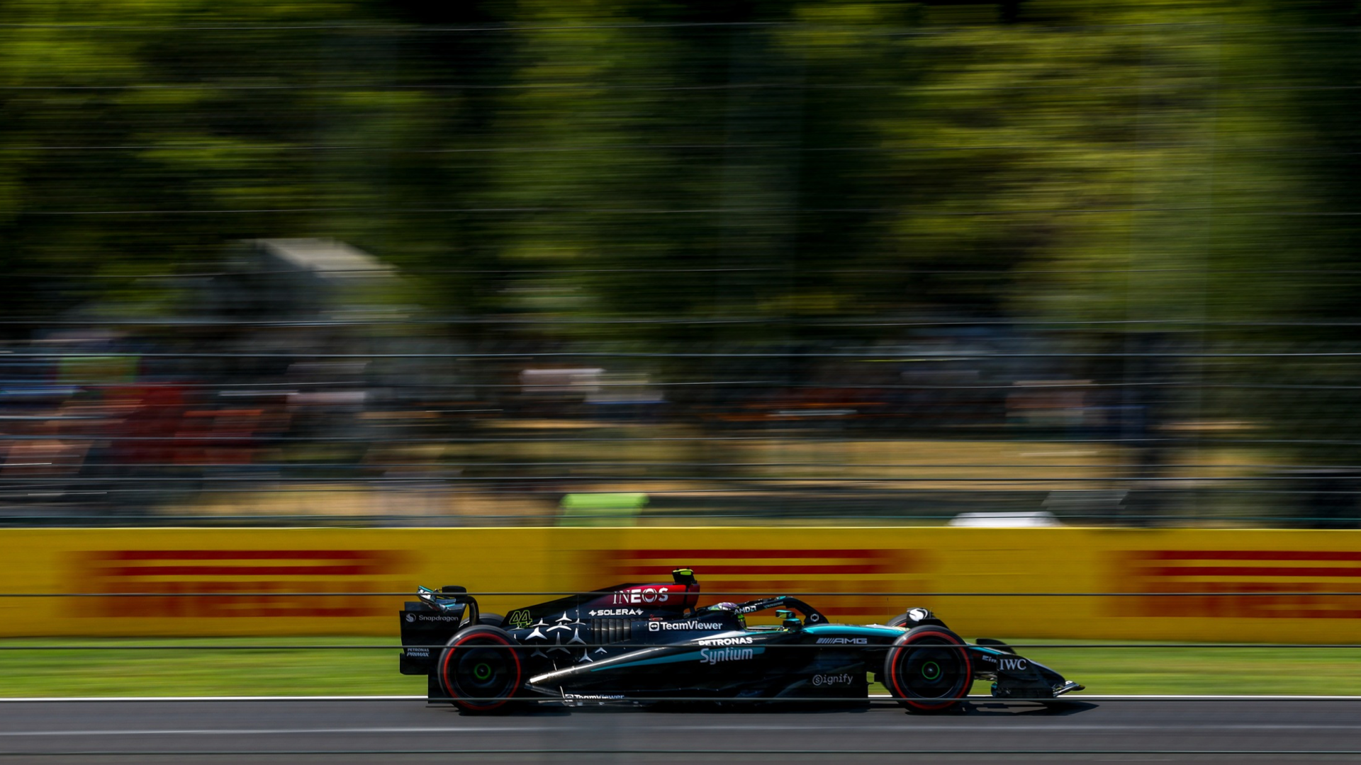 Les pilotes Mercedes contre le siège "ridiculement grillé" lors des essais libres de vendredi à Monza