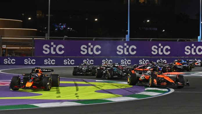 Waarom Verstappen een straf kreeg tijdens de Grand Prix van Saoedi-Arabië