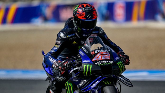 Alex Rins fights through injury after FP2 crash