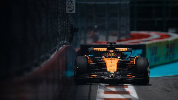 Oscar Piastri vyhrál Velkou cenu Miami před Landem Norrisem