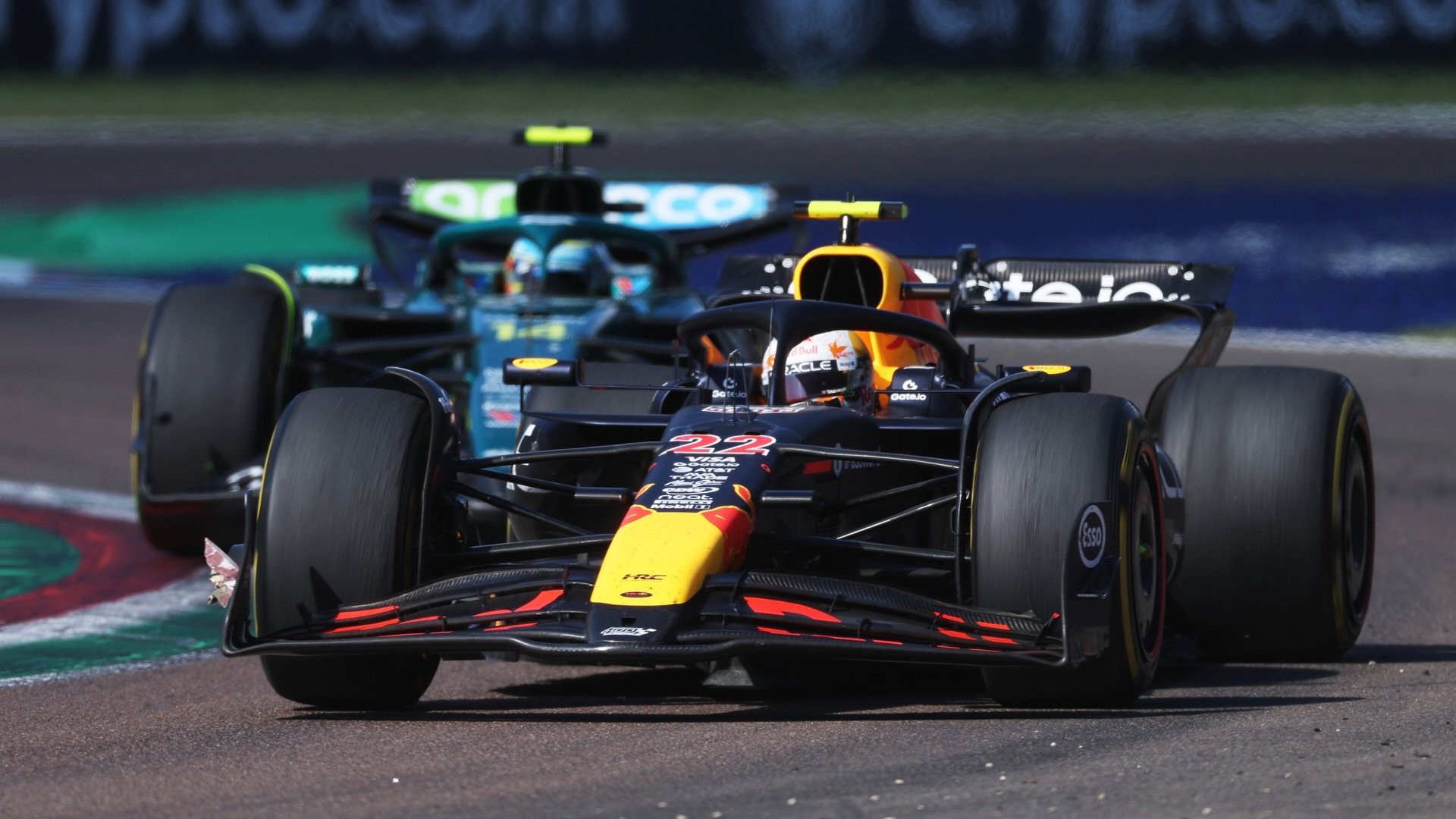 Yuki Tsunoda battling with Fernando Alonso