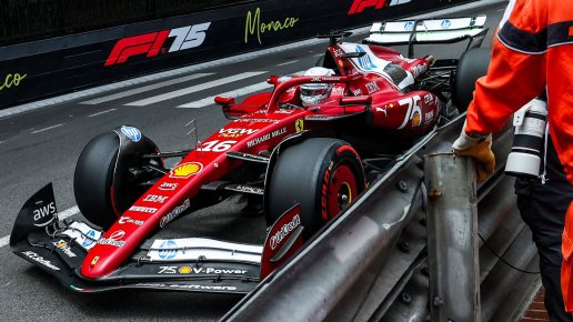 Charles Leclerc v čele druhého tréninku na GP Monaka s dvojnásobnou zastávkou