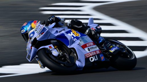 Alex Márquez gana la carrera al sprint del Gran Premio de Gran Bretaña