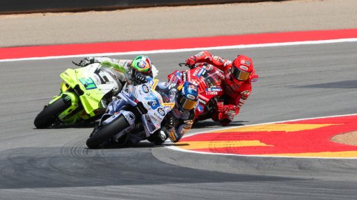 Marc Márquez se impone al sprint en el GP de Aragón