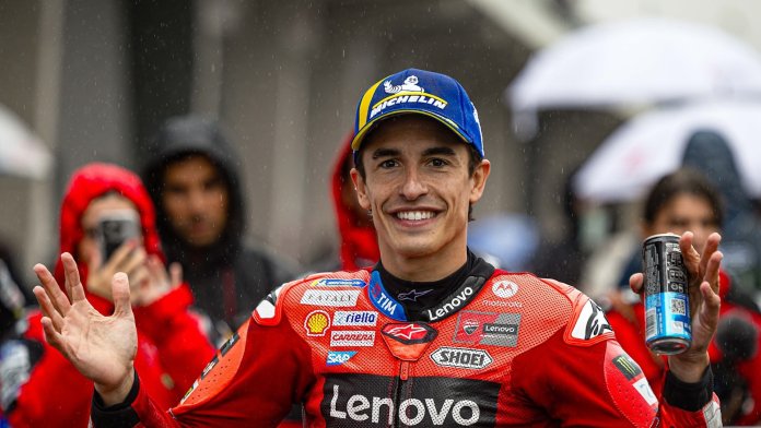 Marc Márquez ovládl závod plný pádů na Sachsenringu