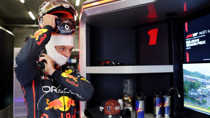 Helmut Marko confirme que Max Verstappen restera chez Red Bull pour 2026