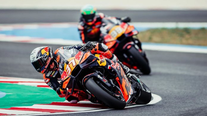 Pedro Acosta prowadzi w porannym FP1 podczas Grand Prix Katalonii