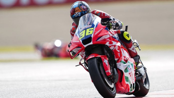 Luca Marini lidera la FP1 en el GP de Indonesia