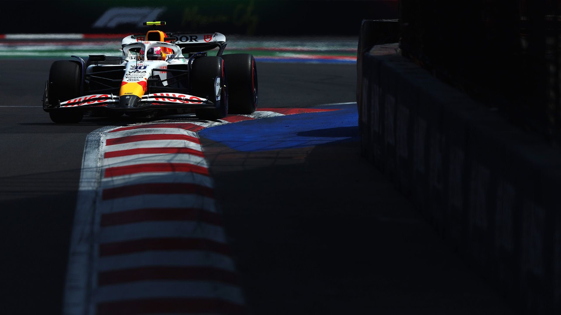 La FIA estime que Liam Lawson n'est pas responsable de la collision avec les commissaires lors du GP du Mexique