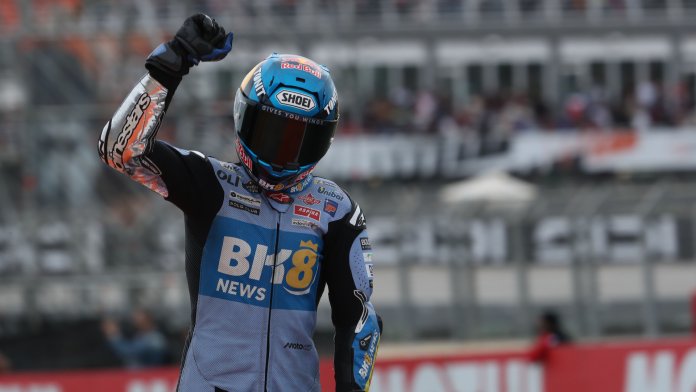 Alex Marquez si aggiudica la vittoria in volata nel GP di Valencia