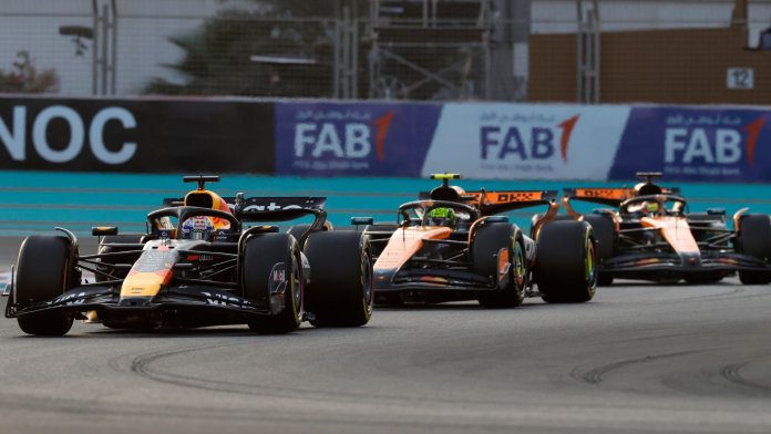 Lando Norris incoronato campione mentre Max Verstappen non riesce a conquistare il titolo nonostante la vittoria ad Abu Dhabi