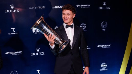 Lando Norris oficjalnie przyjmuje mistrzowskie trofeum na gali FIA