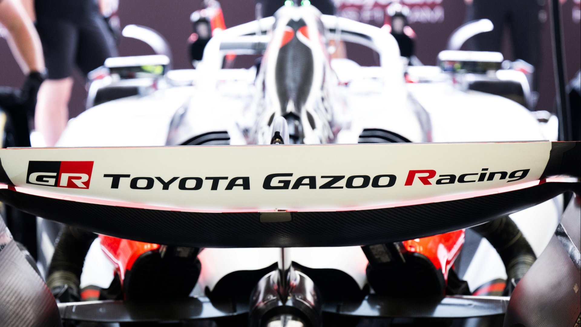 Red Bull, Mercedes e Haas svelano i nuovi loghi in vista della stagione F1 2026