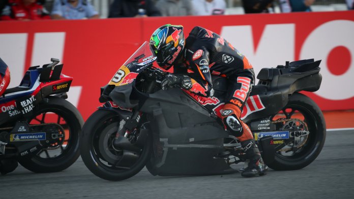 Motocykly MotoGP v roce 2027 by mohly být o 2,5 sekundy pomalejší, říká Capirossi