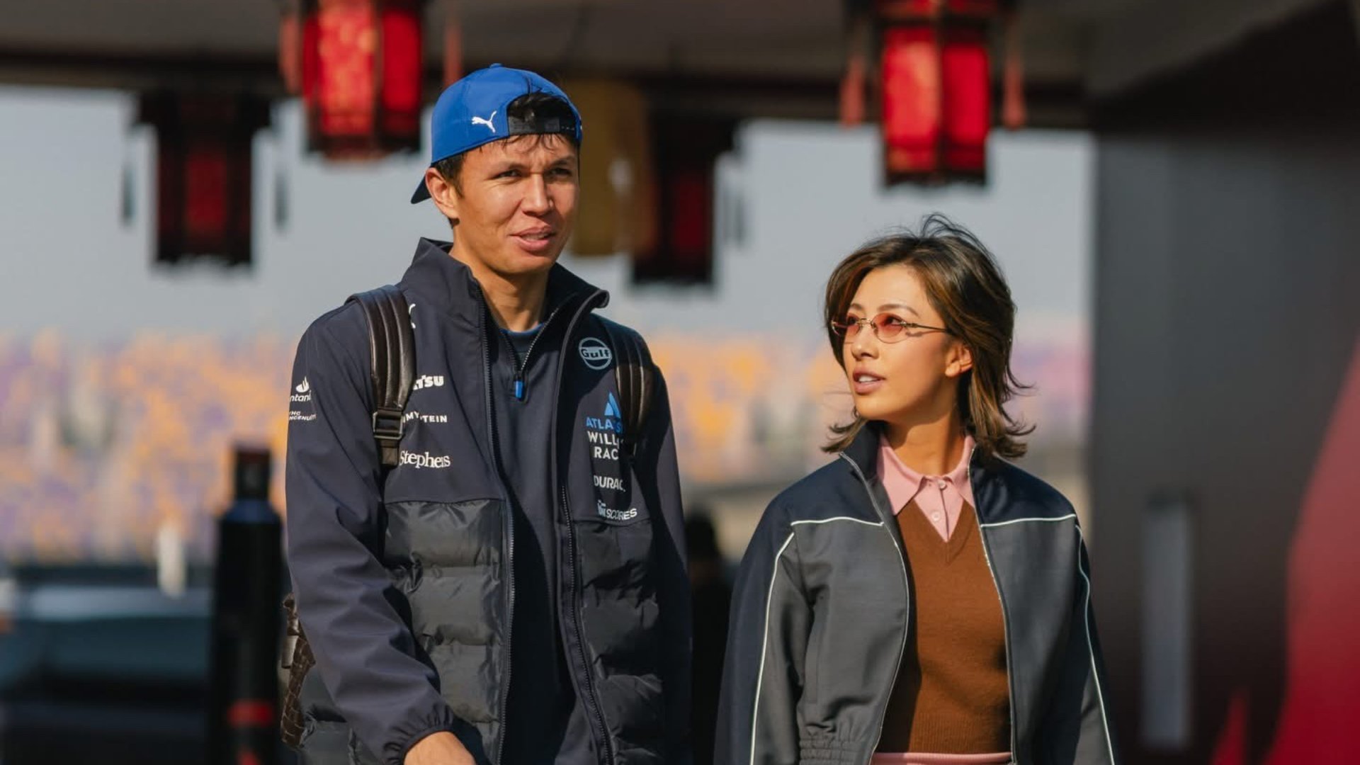 Alex Albon oznámil zasnoubení s Lily Muni He