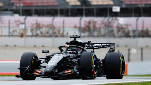Třetí den testování v Barceloně: Mercedes je údajně nejrychlejší, McLaren poprvé vyjel na trať