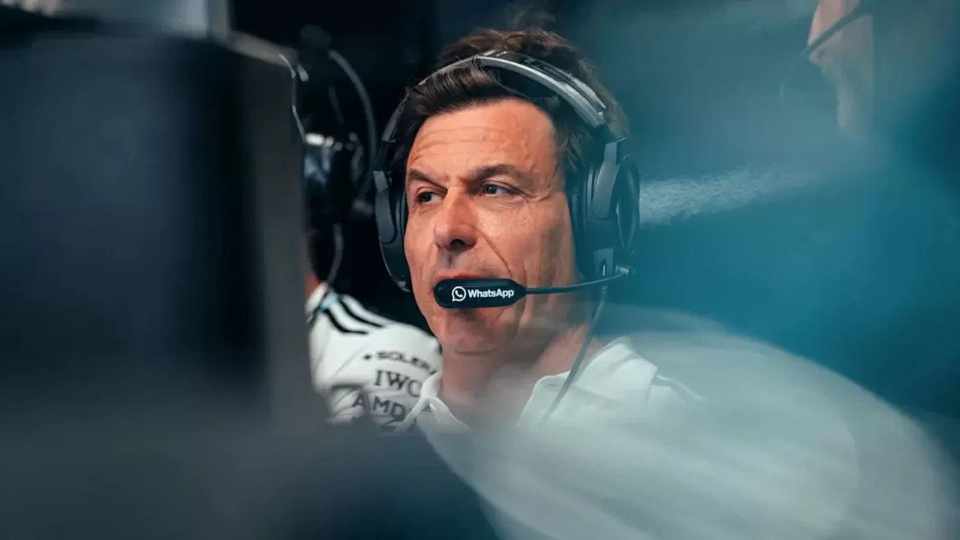 Toto Wolff odmítá negativní zvěsti o motorech Mercedesu a vzkazuje soupeřům, aby se soustředili na sebe