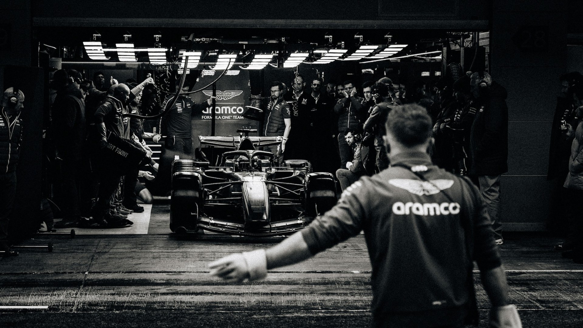 Honda potwierdza problem z baterią, Aston Martin z problemami podczas testów