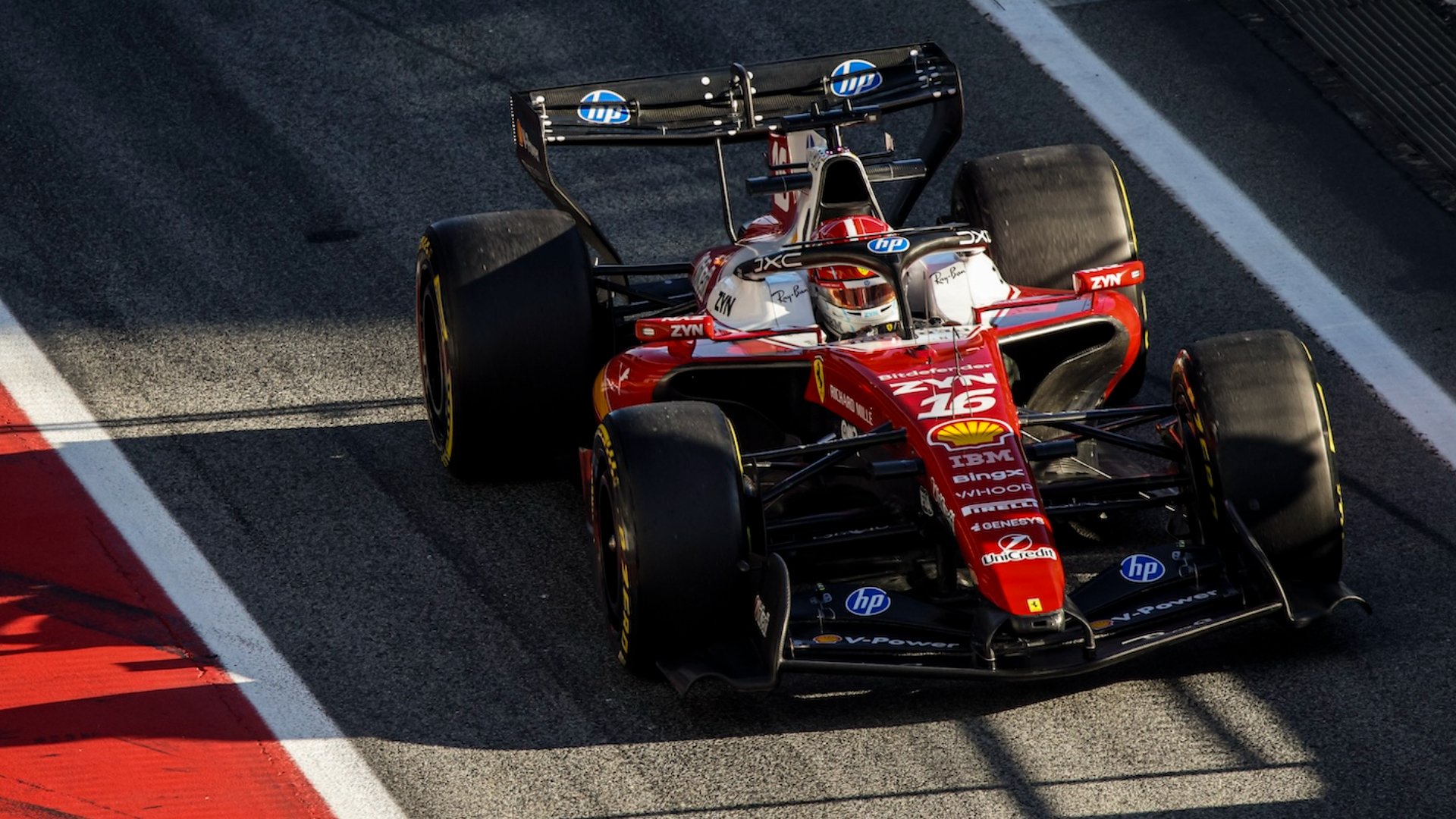 Buxton: Ferrari could lead by Turn 1 even from the back of the grid