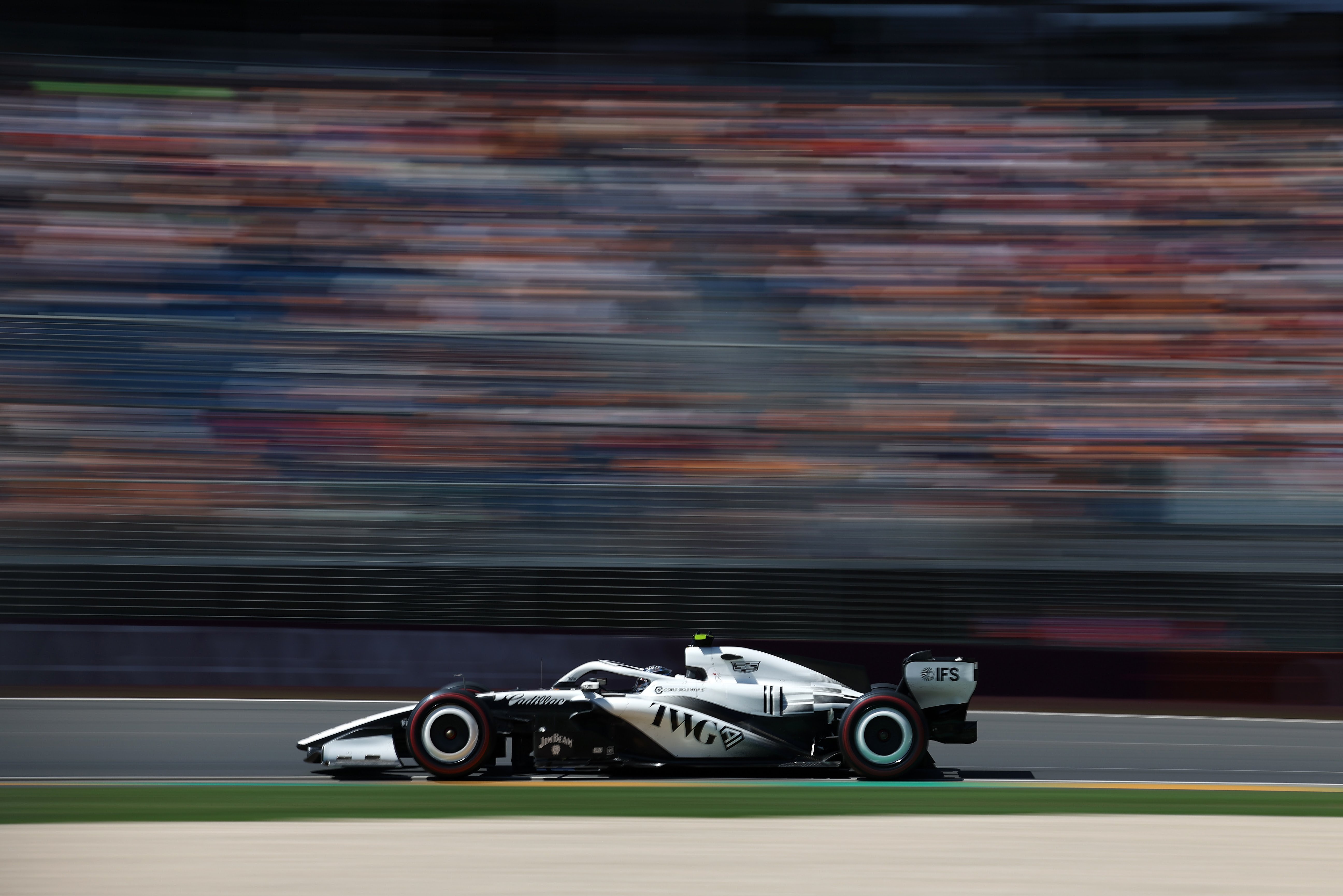 Cadillac rozpoczyna pierwszy weekend F1 od trudnego piątku podczas Grand Prix Australii