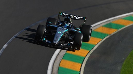 George Russell zdobywa pole position w Australii, gdy Max Verstappen ulega wypadkowi w Q1