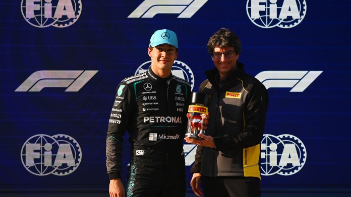 Náš vůz je radost řídit, tvrdí Russell po vítězství v kvalifikaci pro sprint