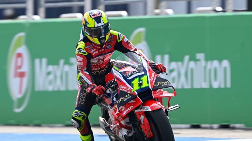 Diogo Moreira a emprunté les gants de Marc Márquez pour ses débuts en MotoGP