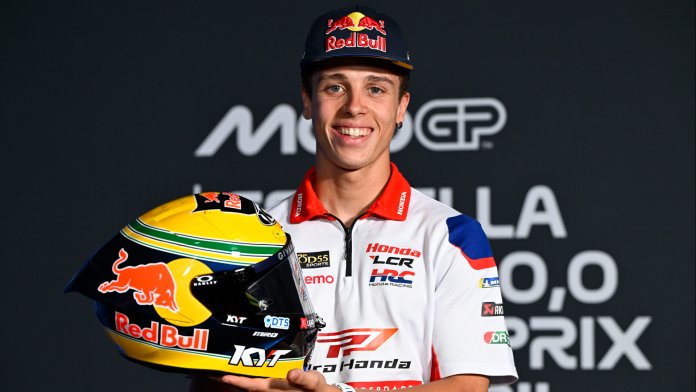 Moreira presenta un casco inspirado en Senna para su emotivo debut en casa en MotoGP en Brasil